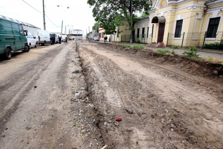 Реконструкция Новощепного ряда: все старые рельсы уже убрали (фоторепортаж)