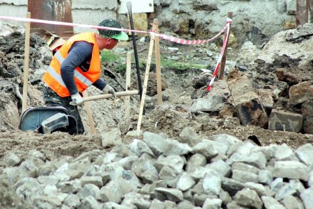 Реконструкция Новощепного ряда: все старые рельсы уже убрали (фоторепортаж)