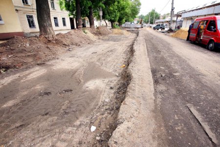 Реконструкция Новощепного ряда: все старые рельсы уже убрали (фоторепортаж)