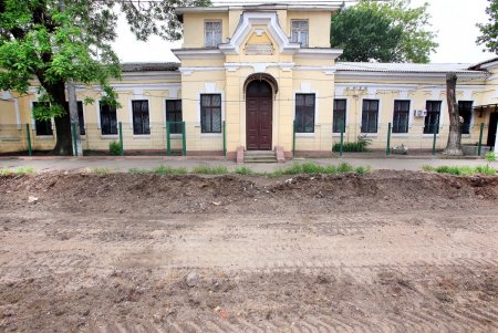 Реконструкция Новощепного ряда: все старые рельсы уже убрали (фоторепортаж)