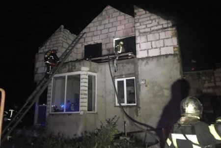 Под Одессой горел частный дом: его тушили 18 спасателей (фото)