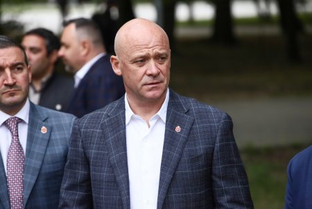 В Преображенском парке строят детскую площадку и заканчивают арку на новом входе в зоопарк (фото)