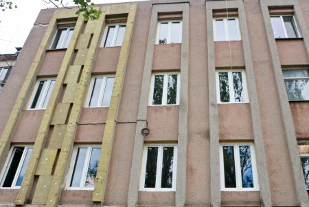 В детской городской поликлинике № 5 начали капремонт (фото)