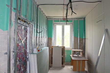 В детской городской поликлинике № 5 начали капремонт (фото)