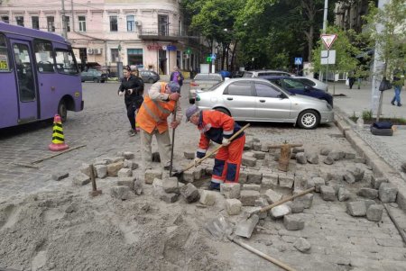 Коммунальные службы провели масштабные санитарно-технические работы в Киевском и Приморском районах (фото)