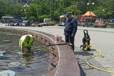 Коммунальщики восстановили фонтан на поселке Котовского, поврежденный вандалами (фото)