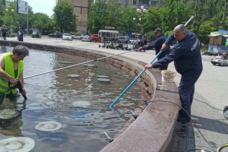 Коммунальщики восстановили фонтан на поселке Котовского, поврежденный вандалами (фото)