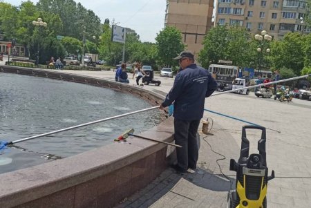 Коммунальщики восстановили фонтан на поселке Котовского, поврежденный вандалами (фото)