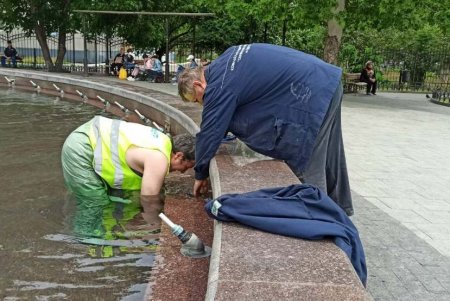 Коммунальщики восстановили фонтан на поселке Котовского, поврежденный вандалами (фото)