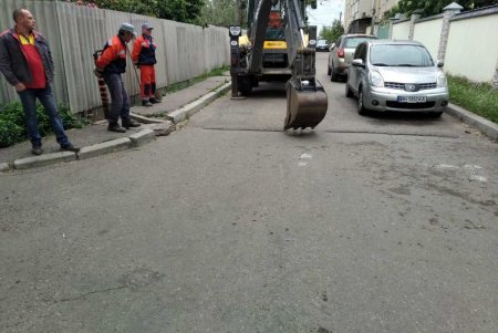 За неделю коммунальщики демонтировали более 40 незаконных барьеров для авто (фото)