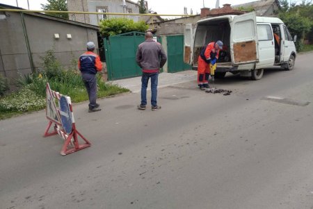 За неделю коммунальщики демонтировали более 40 незаконных барьеров для авто (фото)