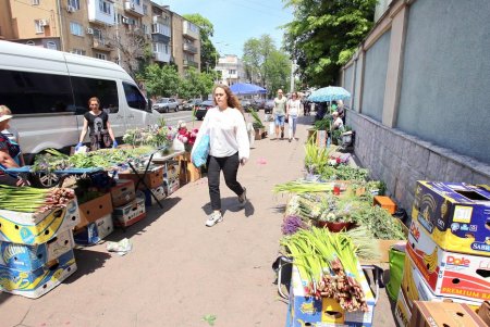 Одесситы отмечают День святой Троицы (фоторепортаж)