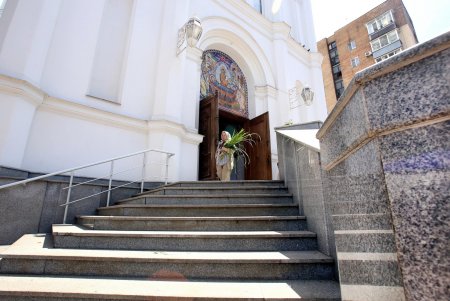 Одесситы отмечают День святой Троицы (фоторепортаж)