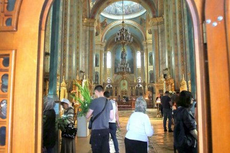 Одесситы отмечают День святой Троицы (фоторепортаж)