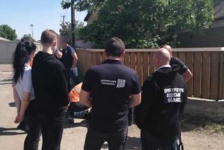 При получении взятки задержали сотрудника Одесской таможни