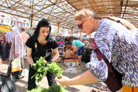 Сезонные продукты на рынке «Привоз» (фоторепортаж)