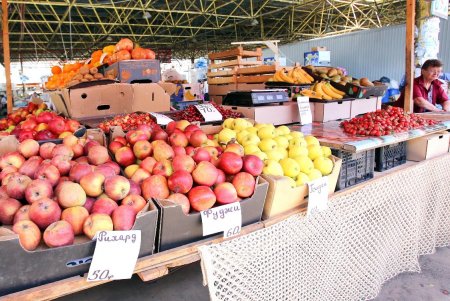 Сезонные продукты на рынке «Привоз» (фоторепортаж)