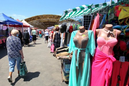 Сезонные продукты на рынке «Привоз» (фоторепортаж)