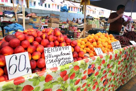 Сезонные продукты на рынке «Привоз» (фоторепортаж)