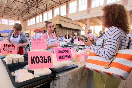 Сезонные продукты на рынке «Привоз» (фоторепортаж)