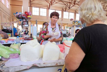 Сезонные продукты на рынке «Привоз» (фоторепортаж)