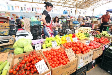Сезонные продукты на рынке «Привоз» (фоторепортаж)