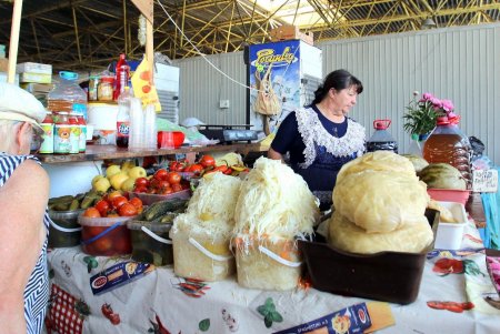 Сезонные продукты на рынке «Привоз» (фоторепортаж)