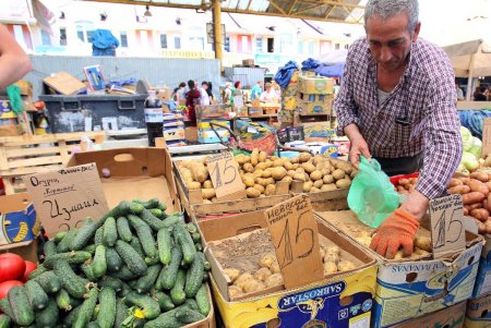 Сезонные продукты на рынке «Привоз» (фоторепортаж)