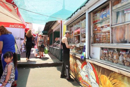 Сезонные продукты на рынке «Привоз» (фоторепортаж)