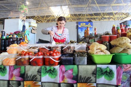 Сезонные продукты на рынке «Привоз» (фоторепортаж)