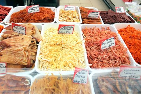 Сезонные продукты на рынке «Привоз» (фоторепортаж)