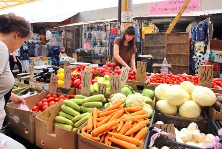 Сезонные продукты на рынке «Привоз» (фоторепортаж)