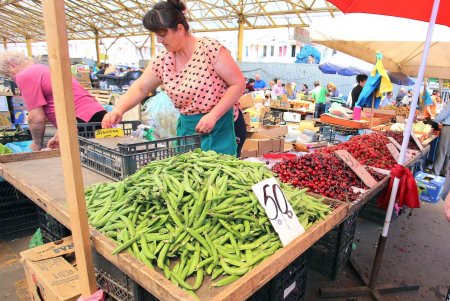 Сезонные продукты на рынке «Привоз» (фоторепортаж)