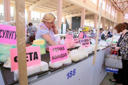 Сезонные продукты на рынке «Привоз» (фоторепортаж)