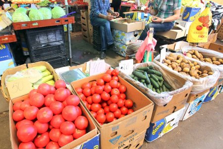 Сезонные продукты на рынке «Привоз» (фоторепортаж)