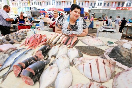 Сезонные продукты на рынке «Привоз» (фоторепортаж)