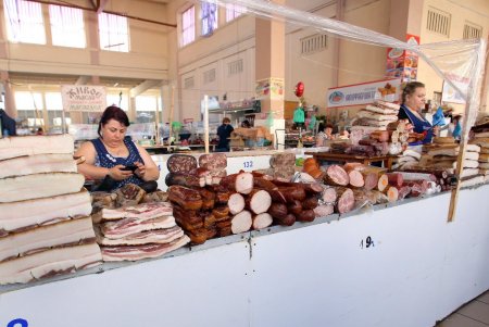 Сезонные продукты на рынке «Привоз» (фоторепортаж)