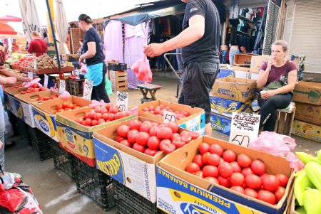 Сезонные продукты на рынке «Привоз» (фоторепортаж)