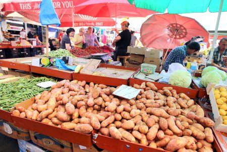 Сезонные продукты на рынке «Привоз» (фоторепортаж)