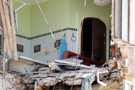 Обрушившийся жилой дом на улице Ясной – памятник архитектуры (фоторепортаж)
