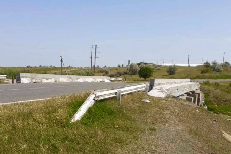 Дорожники ремонтируют мост на трассе Одесса – Рени (фото)