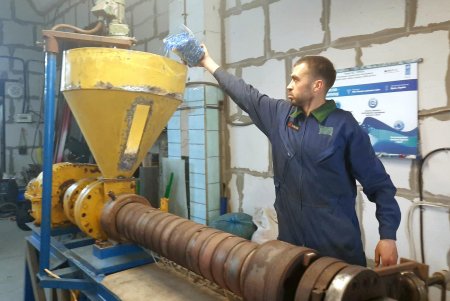 Тротуарная плитка из вторсырья: в Одессе запускают проект переработки неликвидного пластика (фото)
