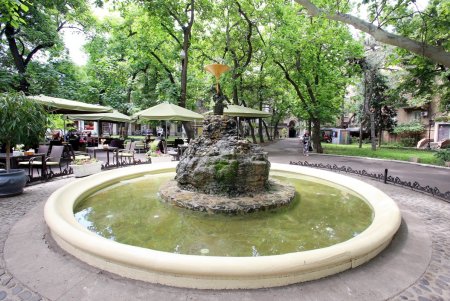 Сквер Пале-Рояль стал полностью пешеходной зоной (фоторепортаж)