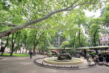 Сквер Пале-Рояль стал полностью пешеходной зоной (фоторепортаж)