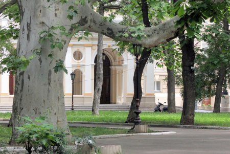 Сквер Пале-Рояль стал полностью пешеходной зоной (фоторепортаж)