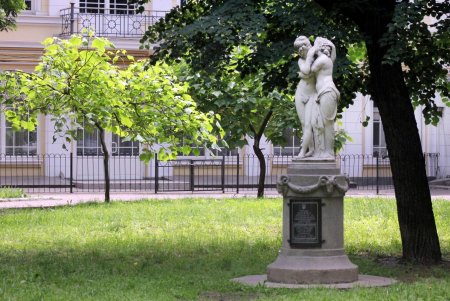 Сквер Пале-Рояль стал полностью пешеходной зоной (фоторепортаж)