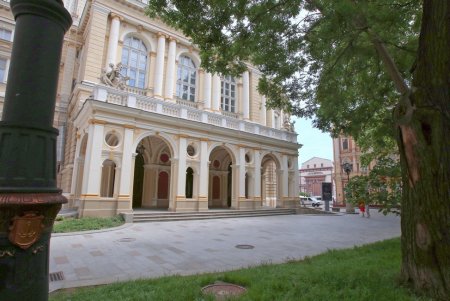 Сквер Пале-Рояль стал полностью пешеходной зоной (фоторепортаж)
