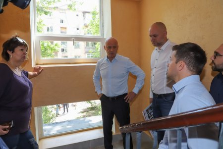 Больше 150 парадных отремонтировано во всех районах города (фото)