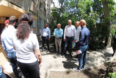 Больше 150 парадных отремонтировано во всех районах города (фото)