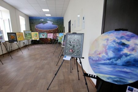 Выставка живописи ко Всемирному дню донора крови «Цвет жизни» (фоторепортаж)